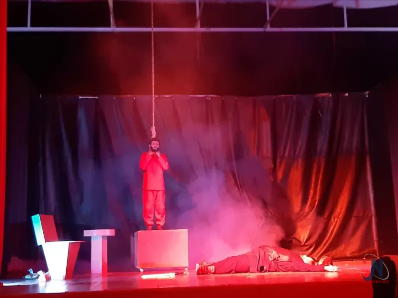 إعدام عند الفجر التراجيدية في المسرح العدني