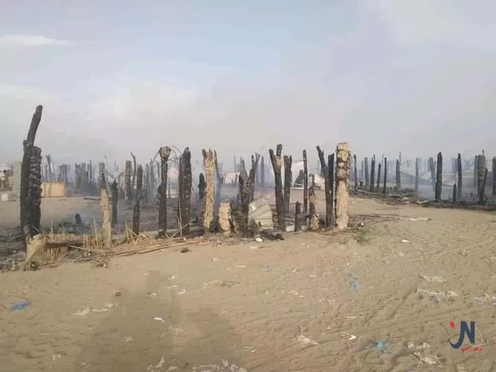 حريق يلتهم 40 منزلاً في مخيم للنازحين بالخوخة